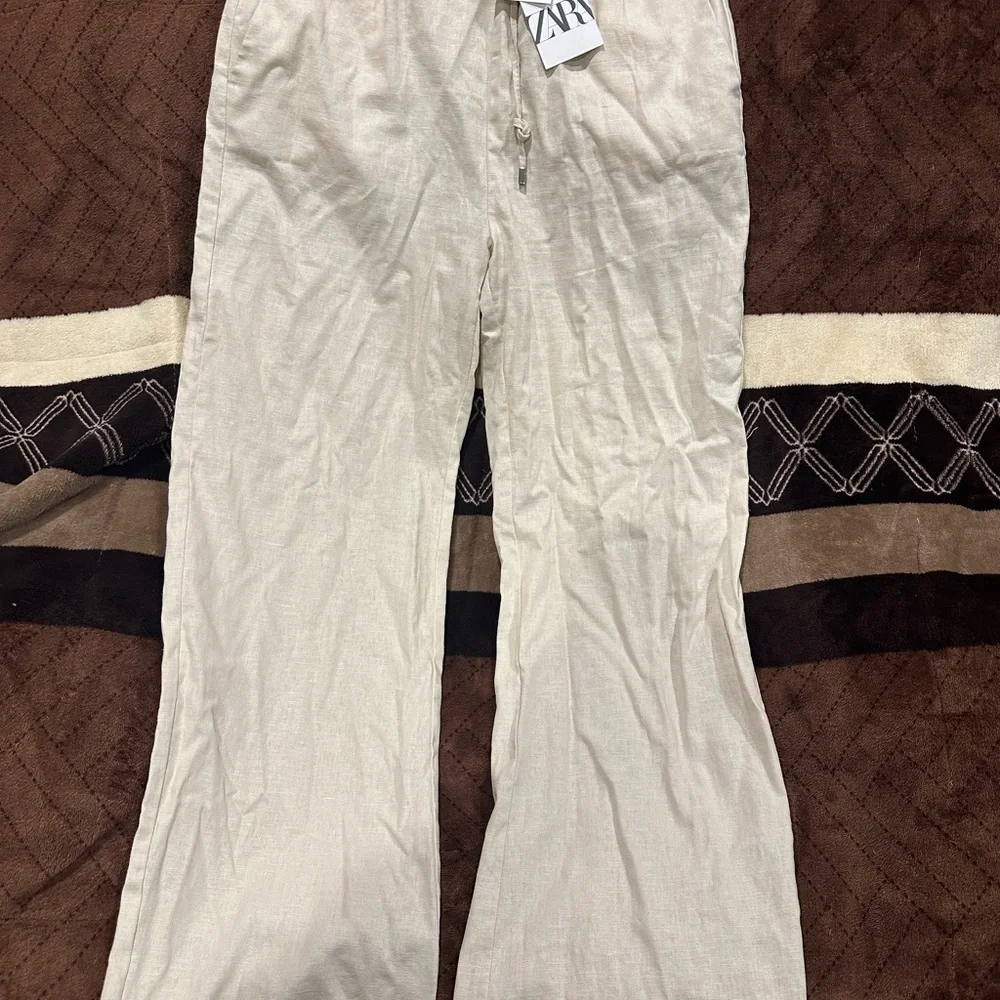 Zara Women's Cream Wide-Leg Pants - Picture 2 of 10